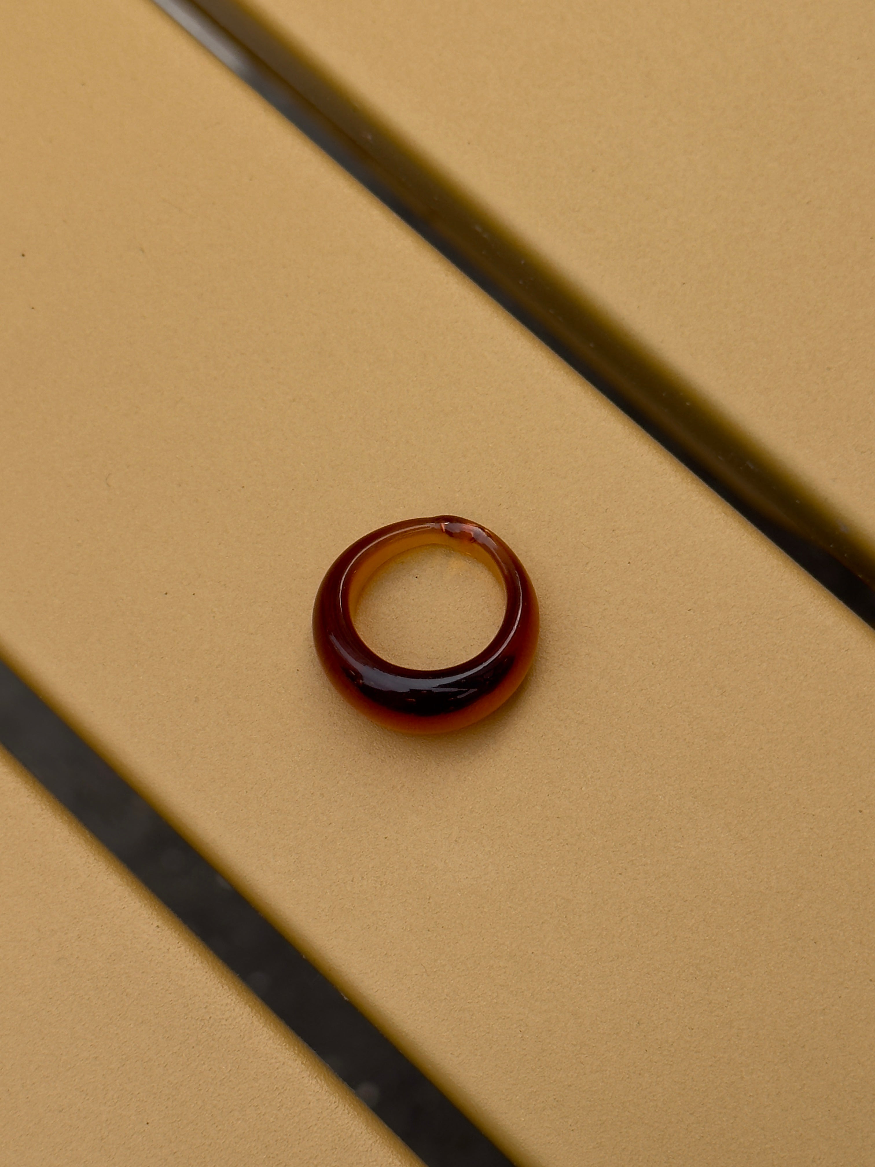 Agnes Ring, Amber
