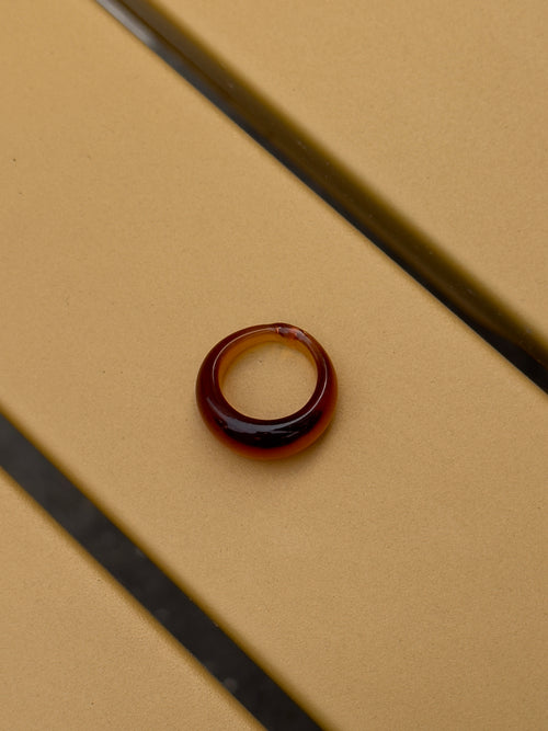 Agnes Ring, Amber