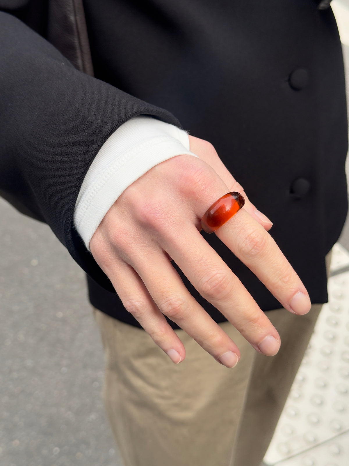 Agnes Ring, Amber