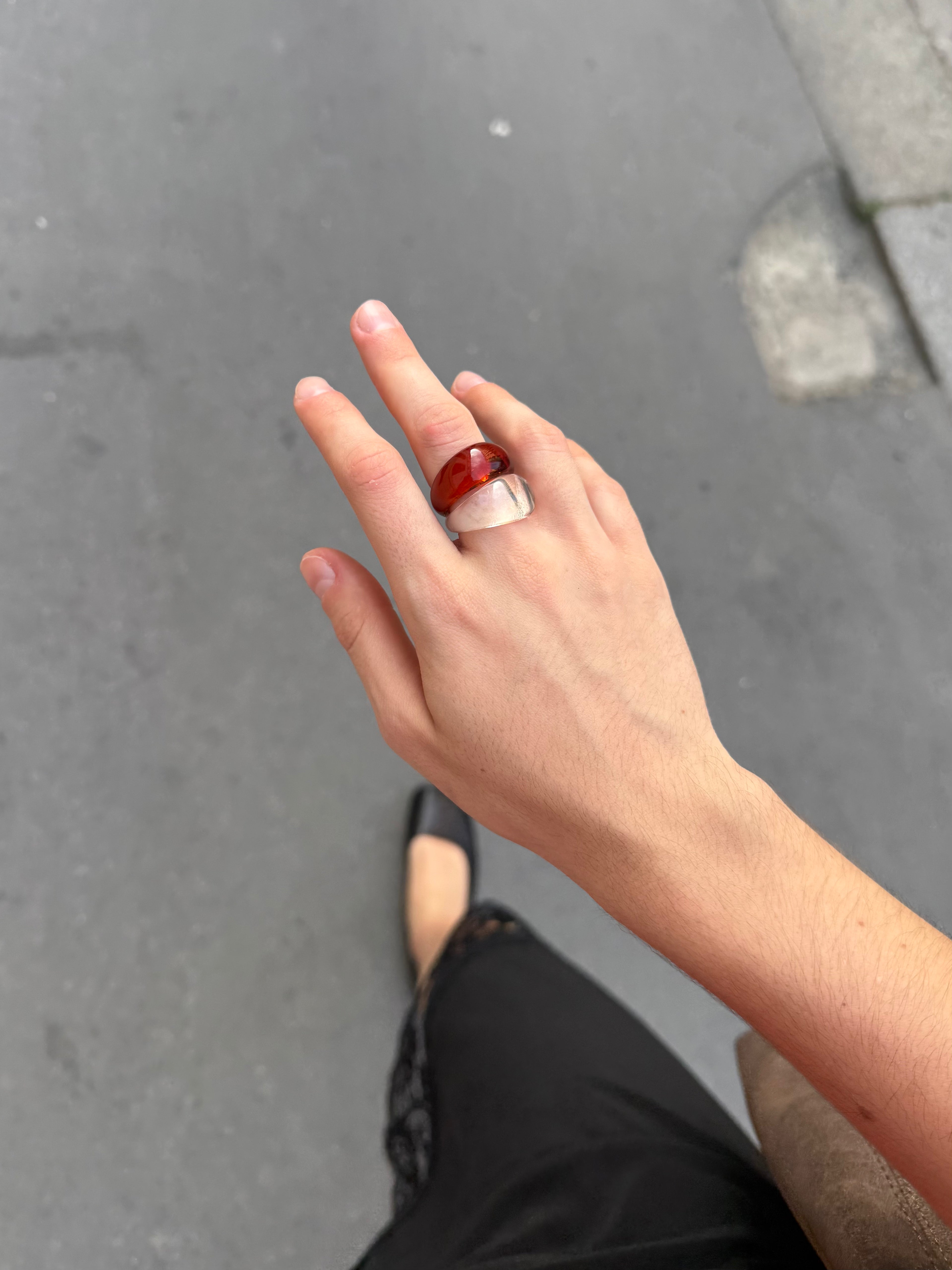 Agnes Ring, Amber