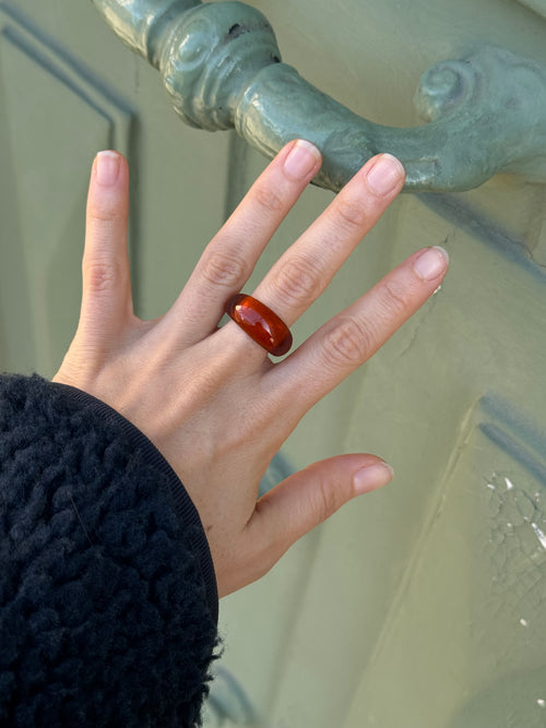 Agnes Ring, Amber