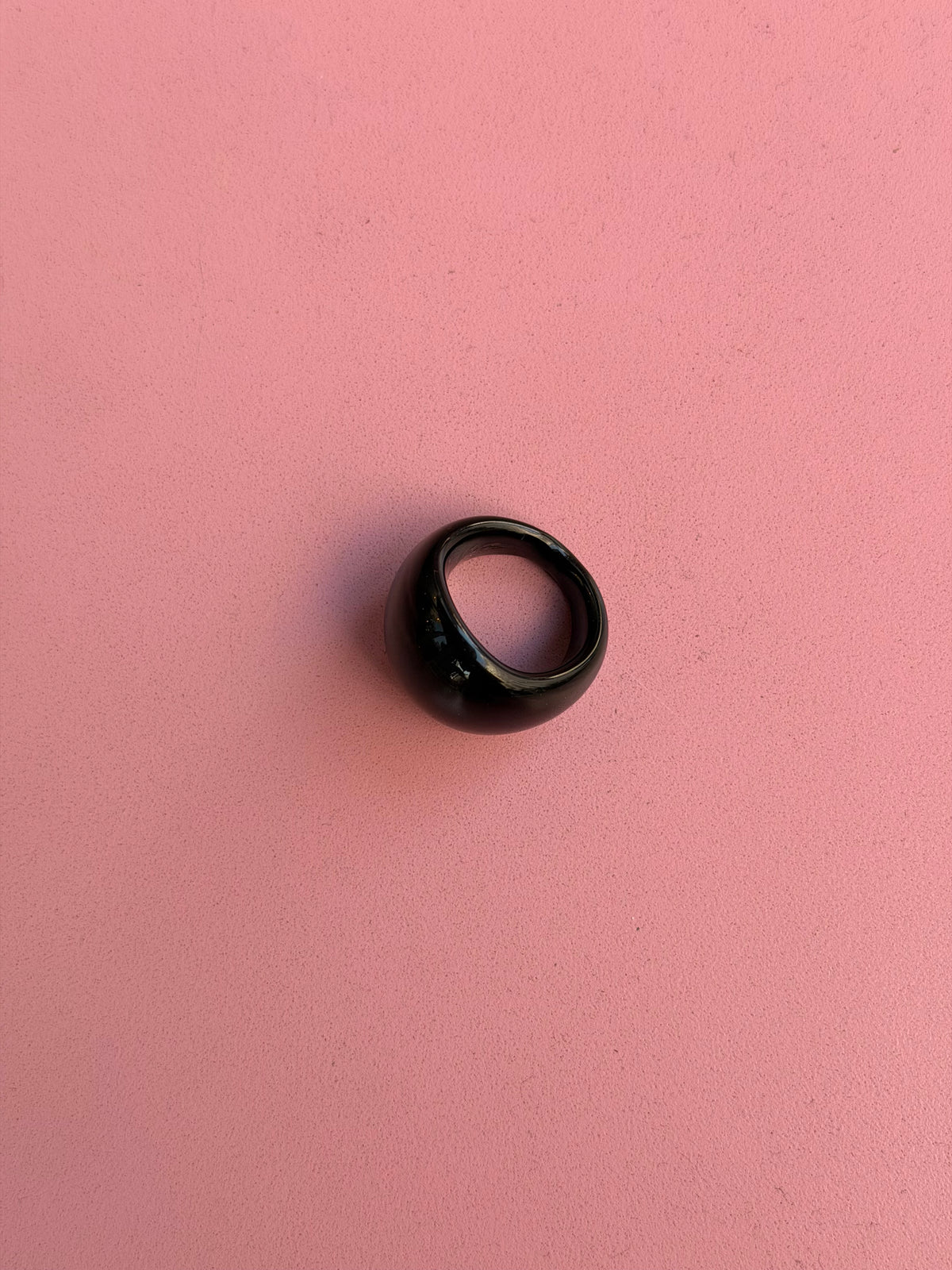 Paloma Ring, Nero