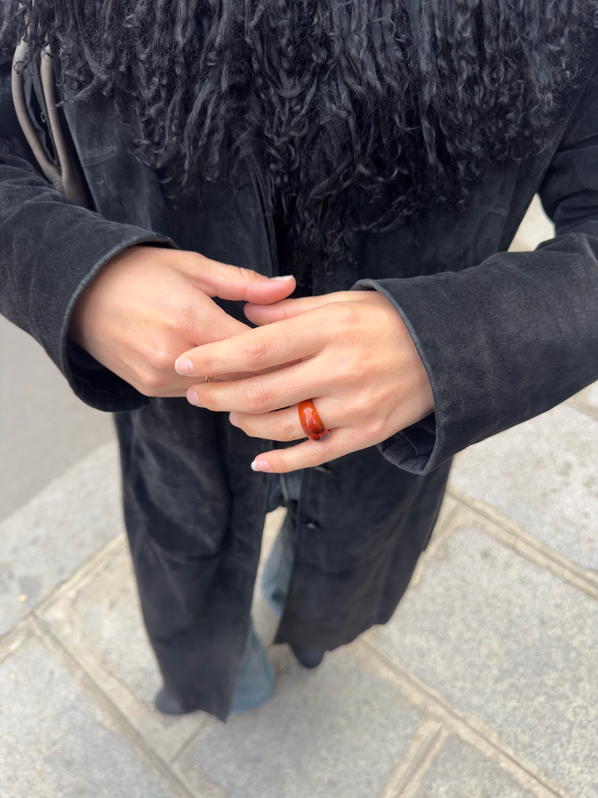 Agnes Ring, Amber