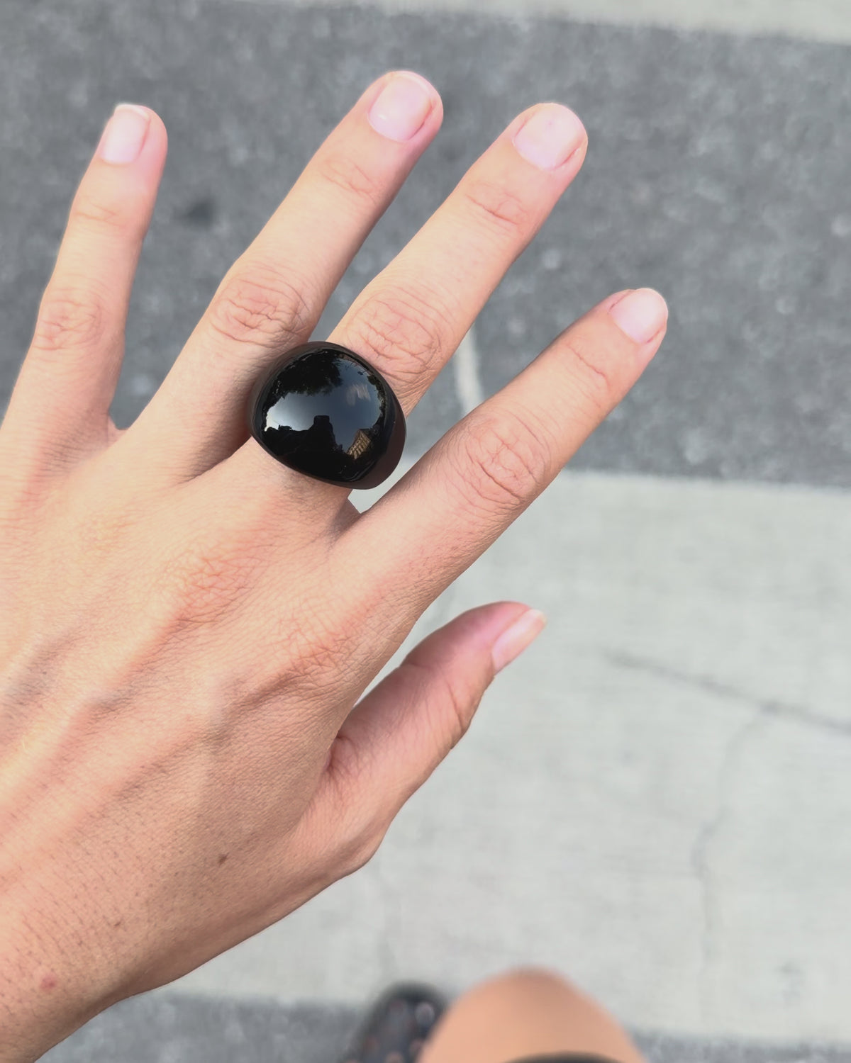 Paloma Ring, Nero